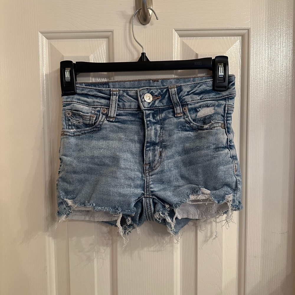 American Eagle Daisy dukes jean shorts
Distressed style